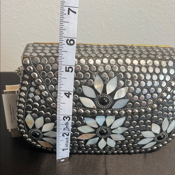 Antik Kraft | Metal Mosaic Floral Purse w/ Crossbody - Picture 16 of 17